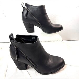 Torrid 11 Wide Double Zip Leather Moto Booties Black Heeled Boots